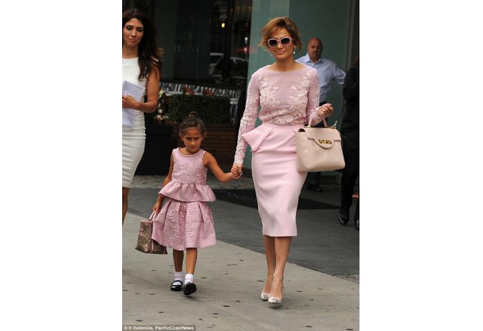 Mama dan Anak Sama-Sama Fashionista